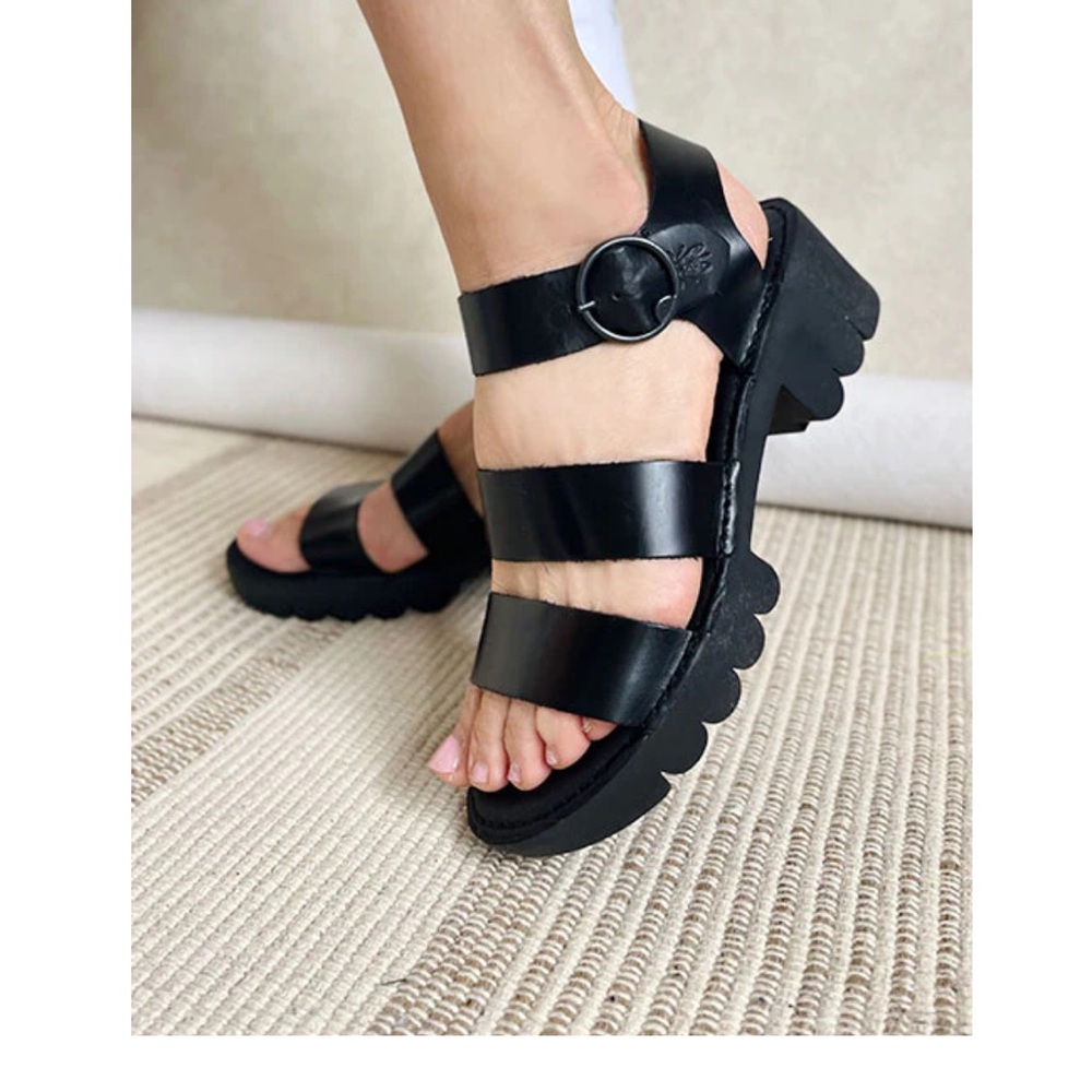 FLY LONDON NWT Egly Leather Black Sandals - Picture 2 of 11